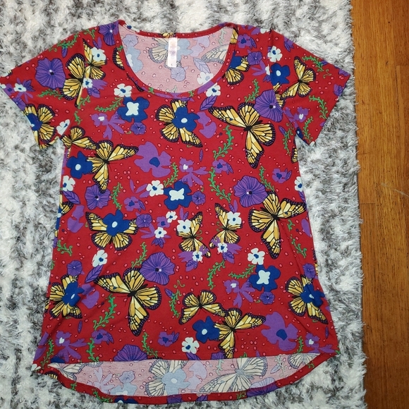Lularoe Butterfly Tshirt in Red ♥️ - Picture 1 of 7